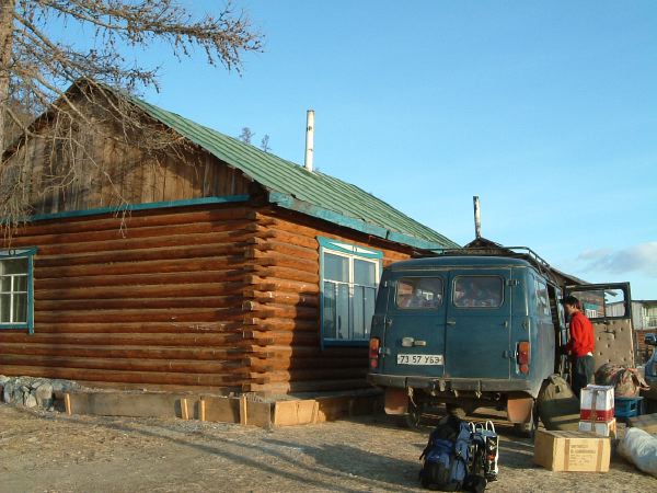 9 ７日、８日の宿。ムレンから車で３時間ほどのところにあるフブスグル湖最南端のハトガルにある、研究所の宿泊施設