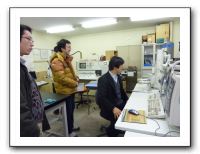 18 会の前に新潟大・村上さんがカソードルミネッセンスを撮影する実験室を案内してくれました。