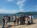 15 琵琶湖の前で記念撮影