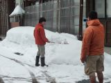 5 町中の散策。北陸の重い雪に対応するためにいろいろな特徴的な道具を使うそうです。