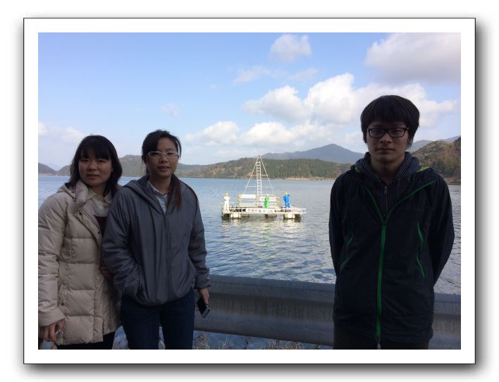 10 その後同じく北潟湖を調査している福井県の研究所を訪ねました。水月湖の前で。