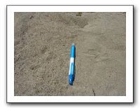 23 2種類の砂があり，細かい方は風成と思われます。こんなのが湖沼堆積物にも入っているのでは？
